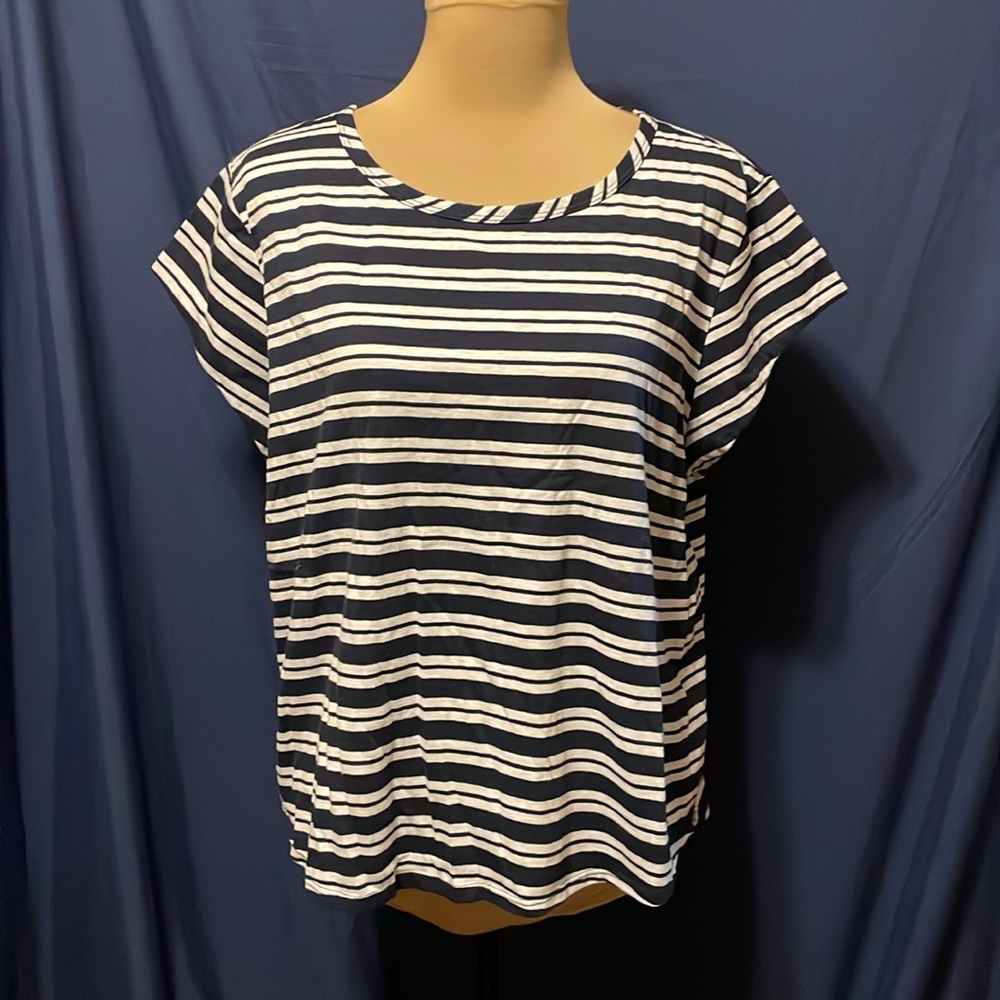Nautica XXL Navy and White Top, Keyhole back.